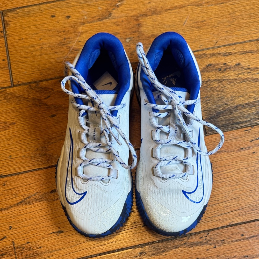 Nike Women’s Alpha Huarache Elite 4 Softball shoes - Picture 3 of 10